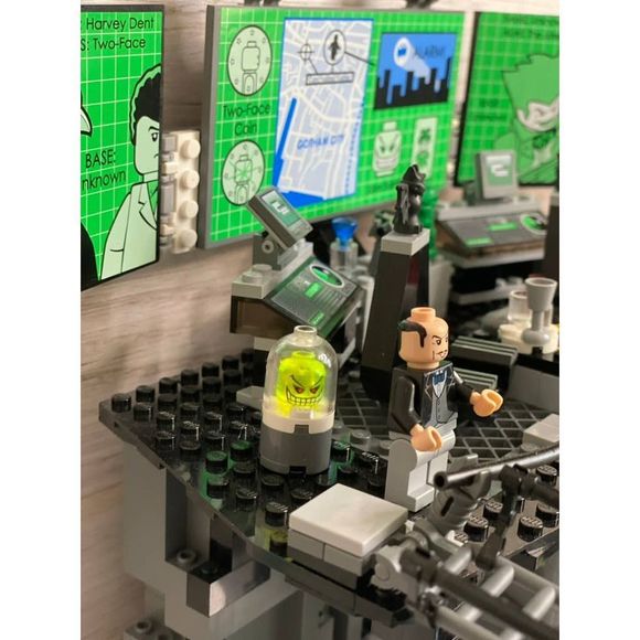 Lego The Batcave: The Penguin and Mr. Freeze's Invasion (7783) 100% Complete - Picture 5 of 11